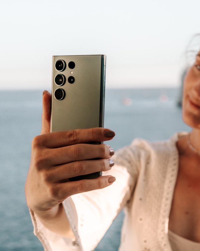 Galaxy S23 serija omogoča hitro samodejno ostrenje in izjemno kamero za selfije Super HDR. FOTO: iz osebnega arhiva Lare Kamnik