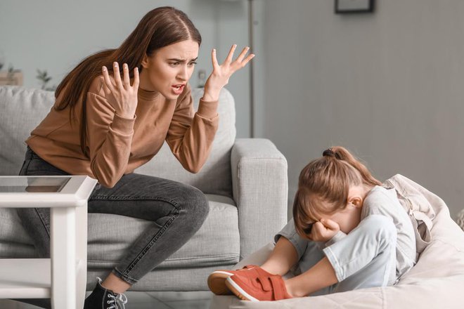 Če starši otroku rečejo, da jih je z določenim dejanjem razjezil, mu s tem dajo vedeti, da nimajo nadzora nad svojimi čustvi. Foto: Pixel-shot/Shutterstock