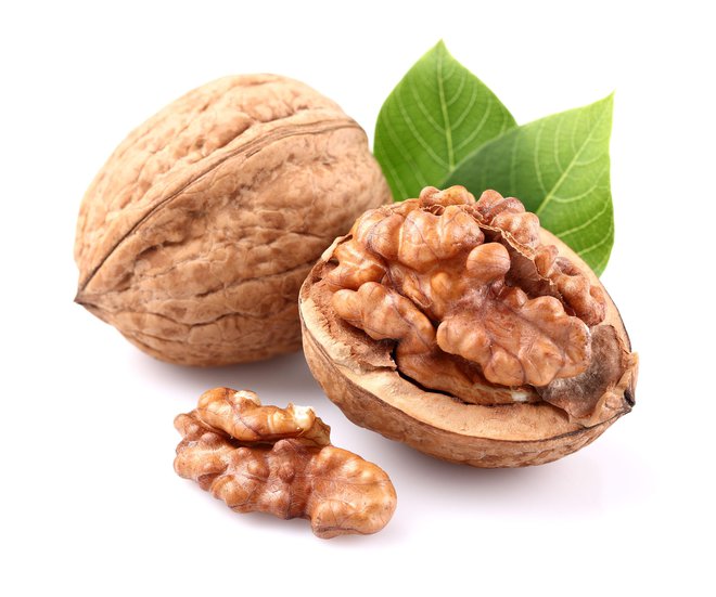 ALA se nahaja v lanenem olju, lanenih semenih, orehih, arašidih, fižolu in ovsu. Foto: Shutterstock