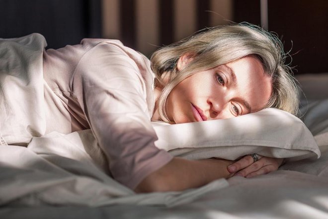 Če vas daje spomladanska utrujenost, lahko njene simptome ublažite na preproste načine. Foto: Shutterstock