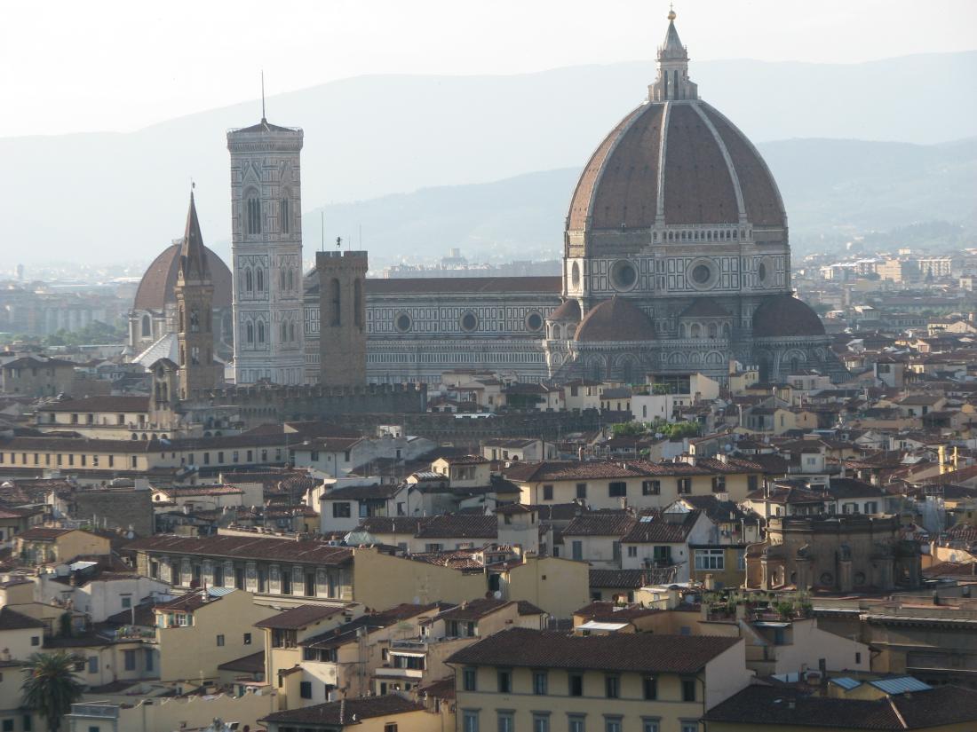 Katedrala Duomo vzbuja pozornost z vseh strani mesta.