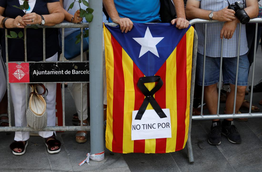 Katalonska zastava z napisom ne bojimo se. 