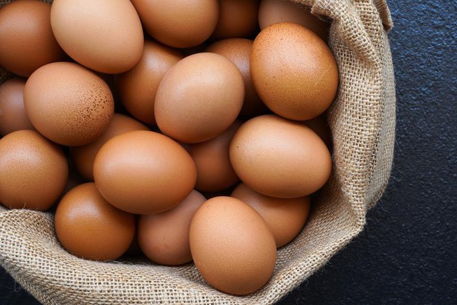 Manjše količine vitamina D najdemo tudi v jajcih, ribah in mlečnih izdelkih. Foto: Np27/Shutterstock