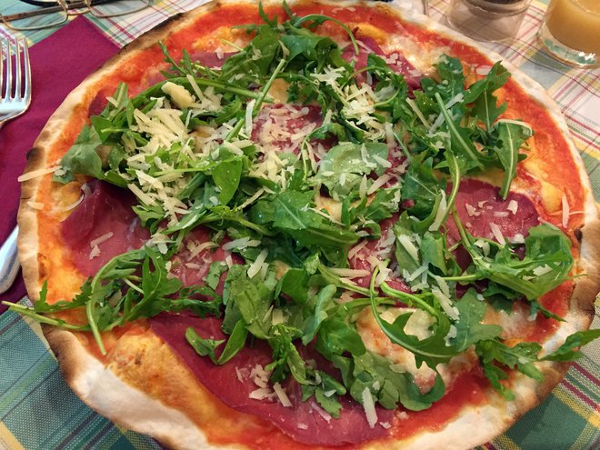 Pizza romana se od napolitanske razlikuje po drugačnem testu. Foto: Borka Kiss/shutterstock