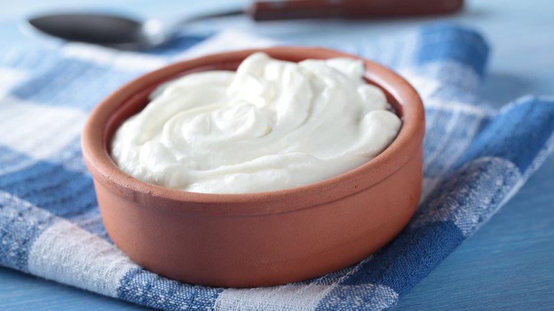 Fotografija: Skyr je gost in kremast, za razliko od grškega jogurta pa ni tako kisel in ne vsebuje toliko maščob. Foto: Shutterstock