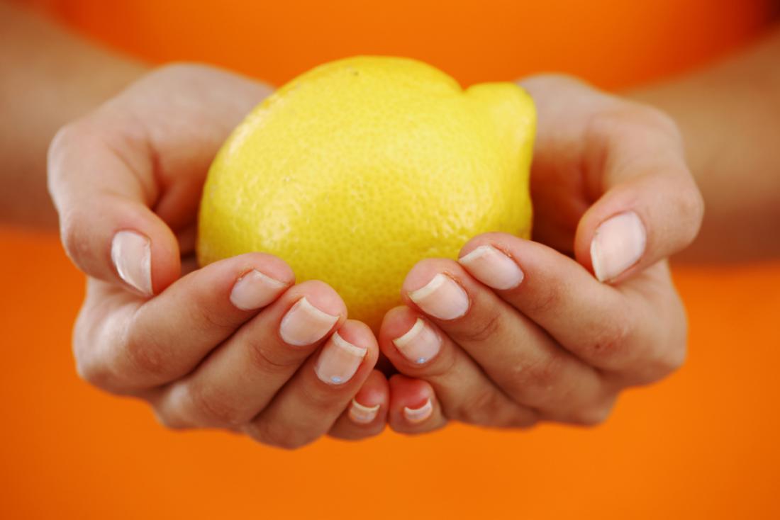 Lepotni trik: Z limonami do mehkih in negovanih rok