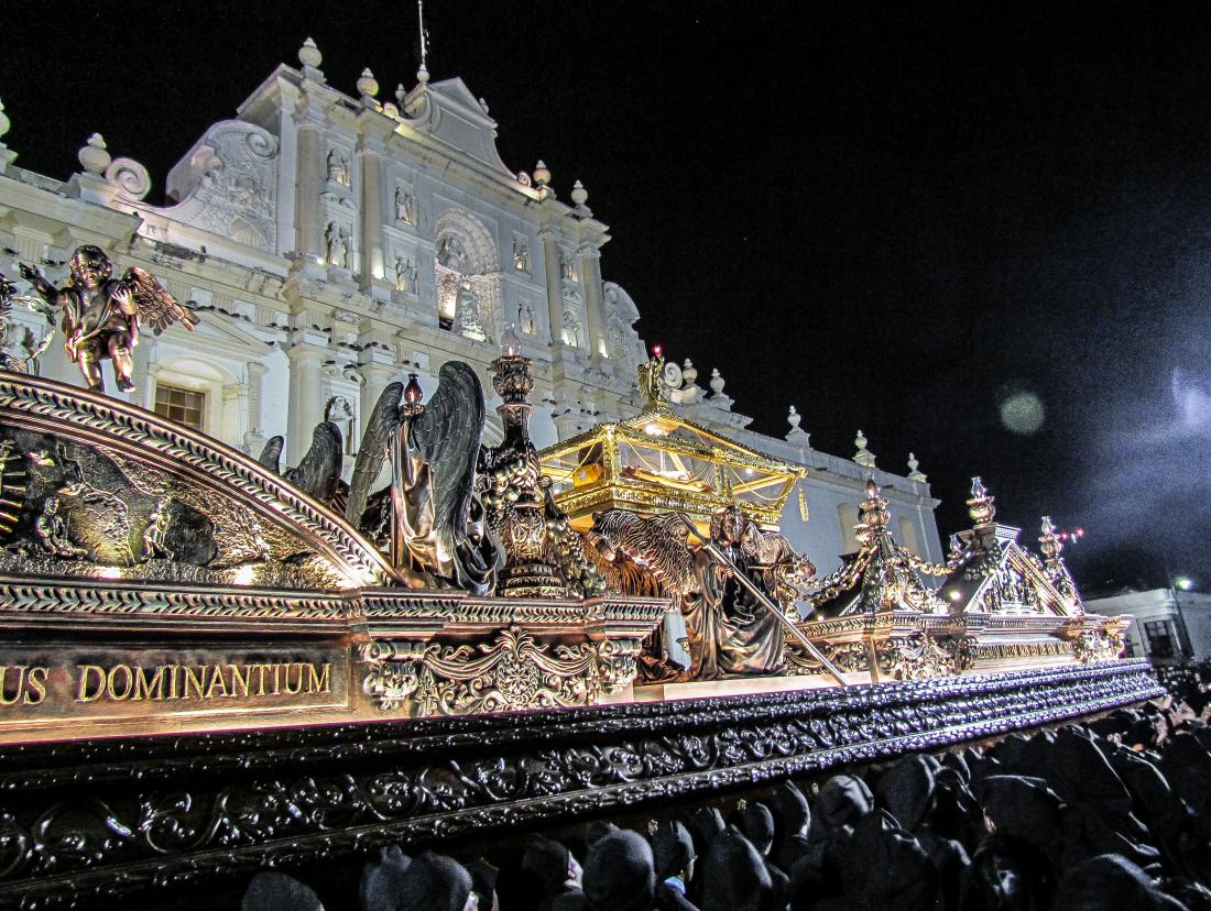 Antigua, Gvatemala: velikonočne procesije v času Semane Sante, največjega praznika v Gvatemali