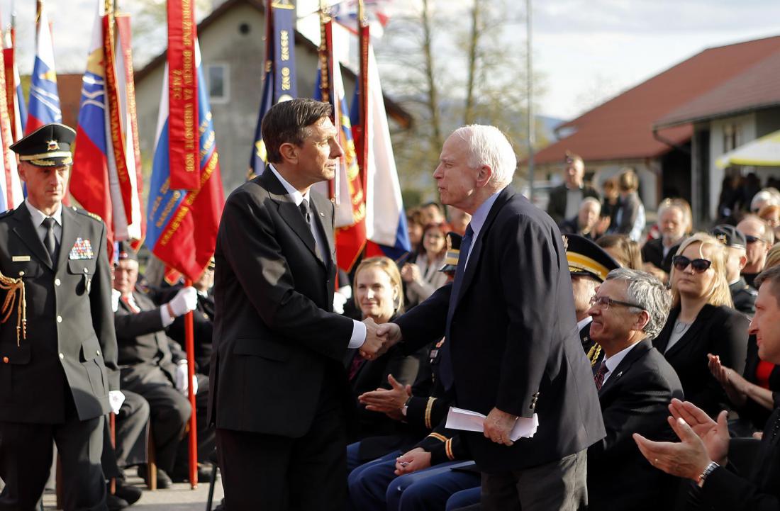 John McCain na obisku v Sloveniji leta 2017. Foto: Blaž Samec