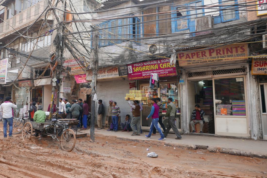 Blatne ulice v Indiji so nekaj vsakdanjega.
