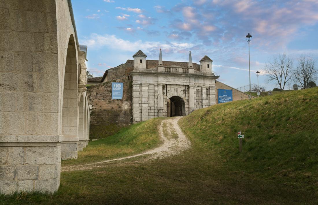 V Palmanovo lahko pridete skozi troje mogočnih vrat: Porta Udine, Porta Aquileia in Porta Cividale.