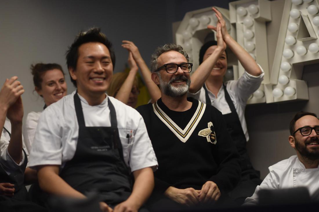 Italijanski chef Massimo Bottura s svojo ekipo. Foto: Osteria Francescana
