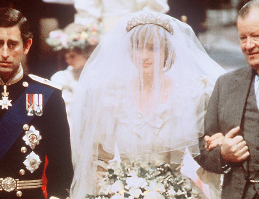 Princesa Diana je na svoji poroki sledila tradiciji in si nadela tiaro družine Spencer. Foto: AFP