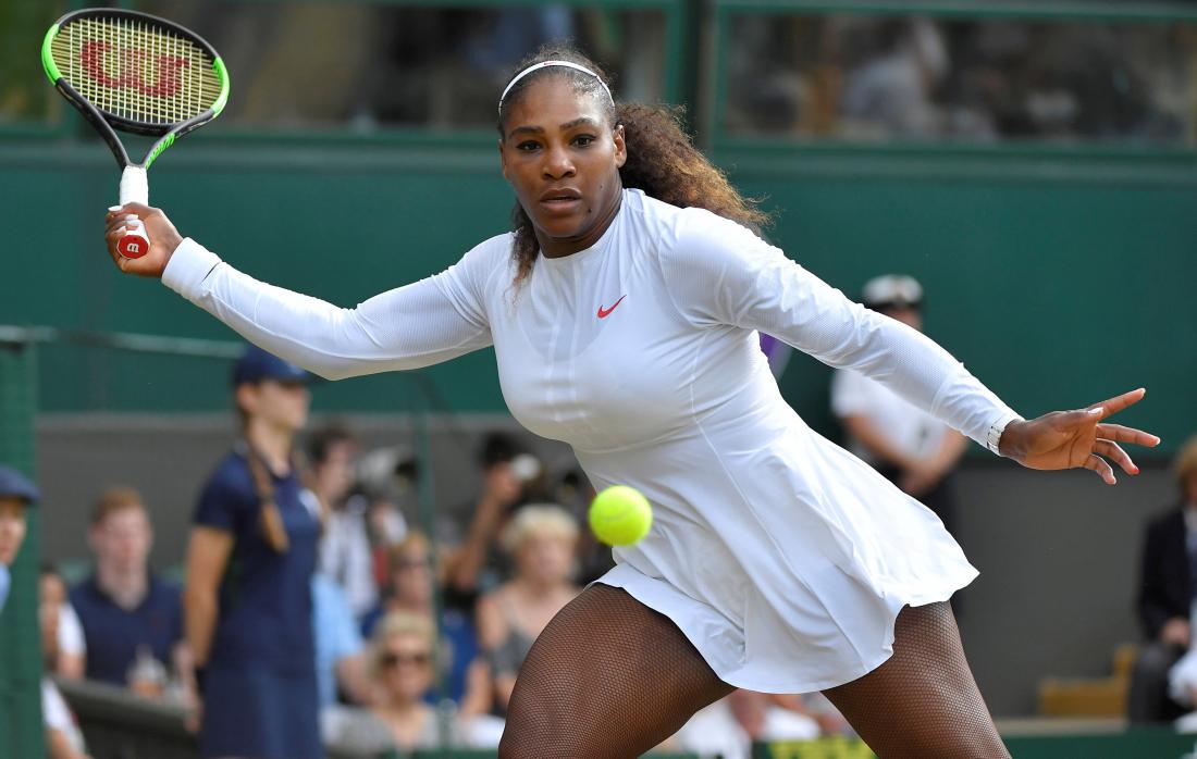 Beli dres je eden izmed novih kosov, ki sta jih za kolekcijo Queen skupaj ustvarila Nike in Serena Williams. 