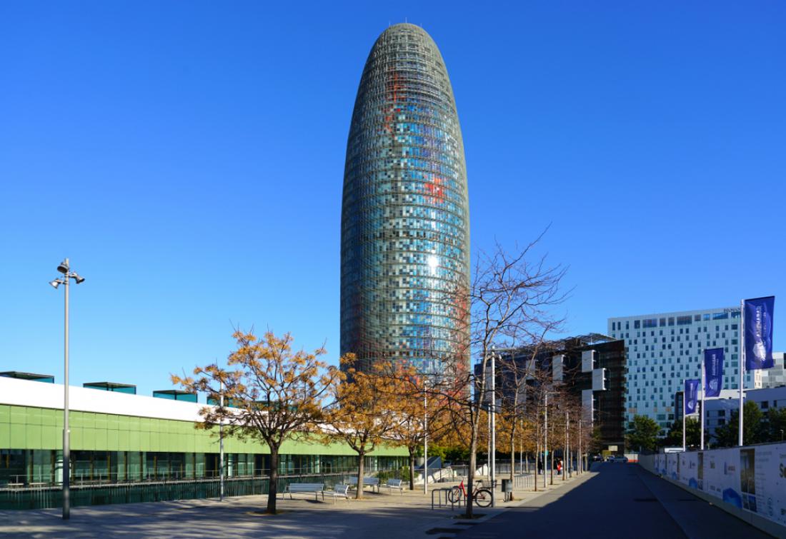 Nebotičnik Torre Agbar v Barceloni je le en primer falične arhitekture. 