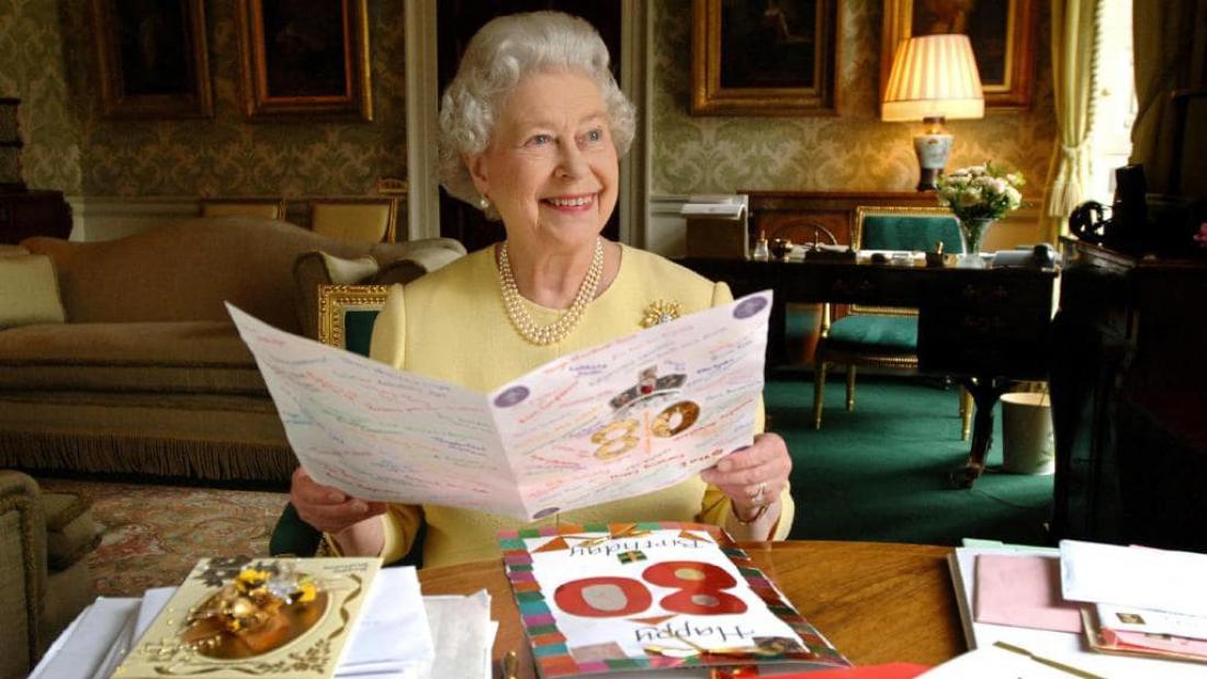Leta 2006 je Elizabeta II. na svoj 80. rojstni dan prejela ogromno voščil svojih podanikov. Foto: AFP