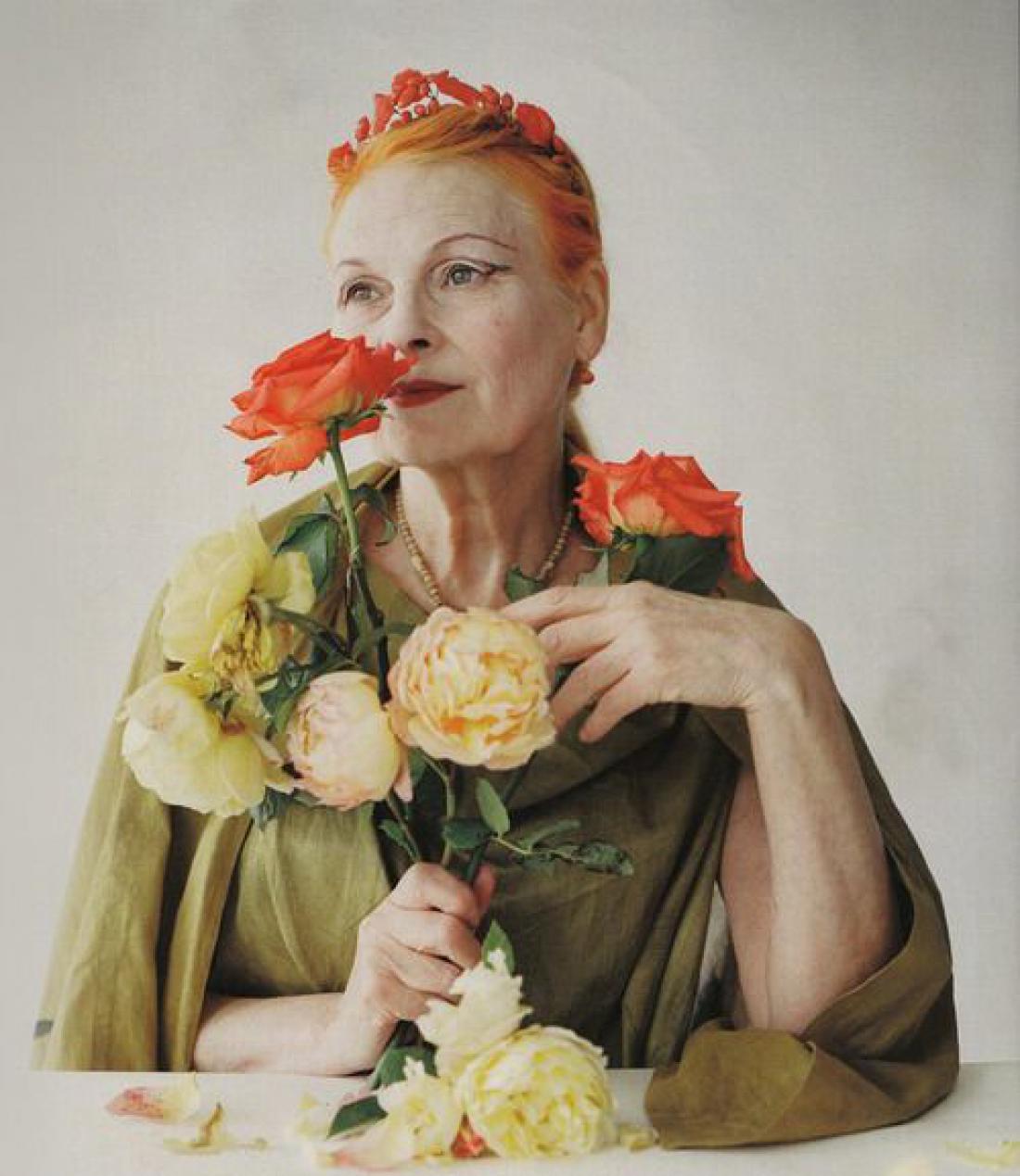 Vivienne Westwood si pogosto nadene tiaro iz koral. Foto: Pinterest